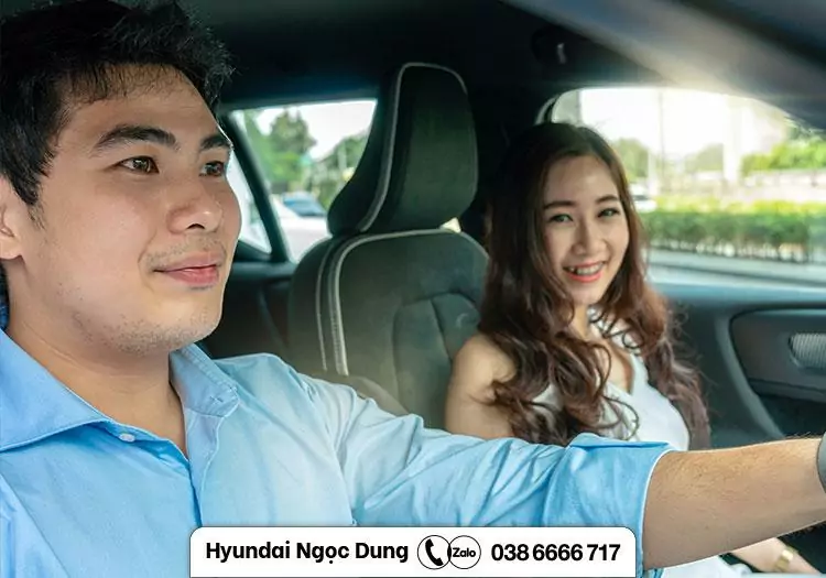 Cặp đôi lái xe Hyundai